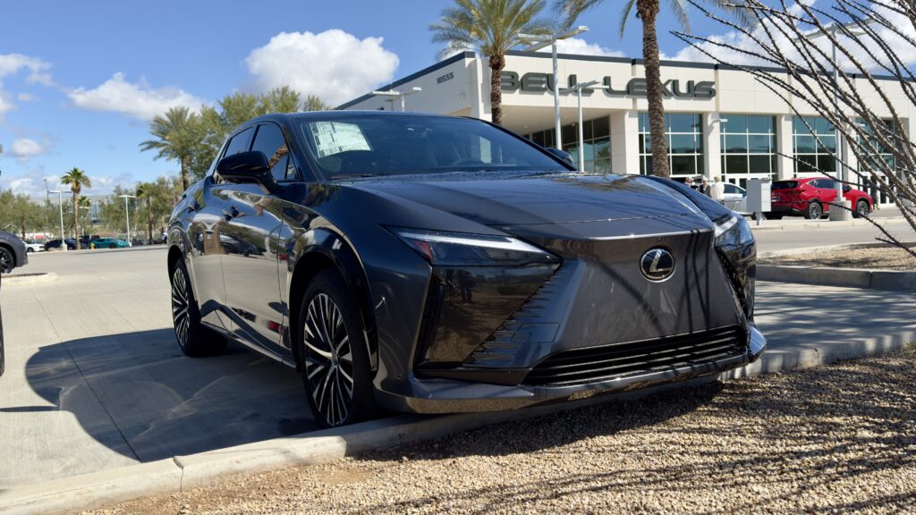 Bell Lexus North Scottsdale new and pre-owned dealership for Lexus electric vehicles and hybrid cars.